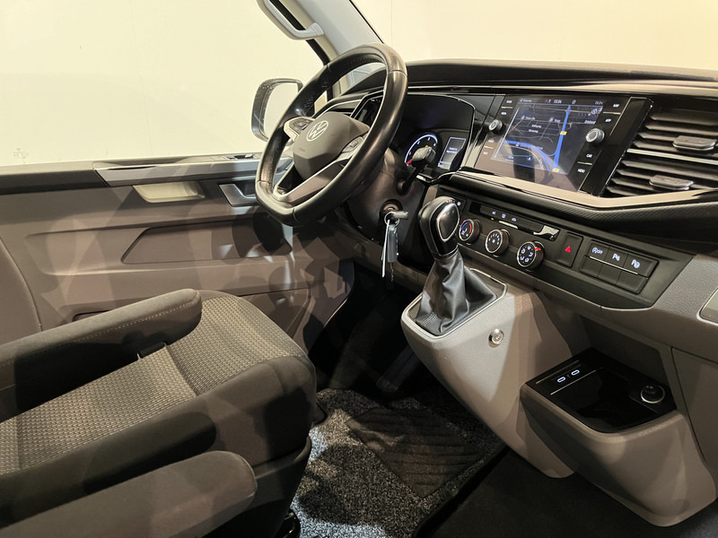 Volkswagen Transporter 2.0 TDI L2H1 30 DC Dubbel Cabine 150 PK Automaat / Euro 6 / Airco / Cruise Control / Camera / CarPlay / Trekhaak / Navigatie / Klep - Малък ван, Бус с двойна кабина: снимка 3 Volkswagen Transporter 2.0 TDI L2H1 30 DC Dubbel Cabine 150 PK Automaat / Euro 6 / Airco / Cruise Control / Camera / CarPlay / Trekhaak / Navigatie / Klep - Малък ван, Бус с двойна кабина: снимка 3