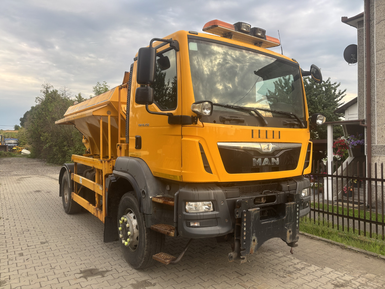 MAN TGM 18.250 4X4BB GRITTER/SPREADER/PLOUGH - Снегорин: снимка 4 MAN TGM 18.250 4X4BB GRITTER/SPREADER/PLOUGH - Снегорин: снимка 4