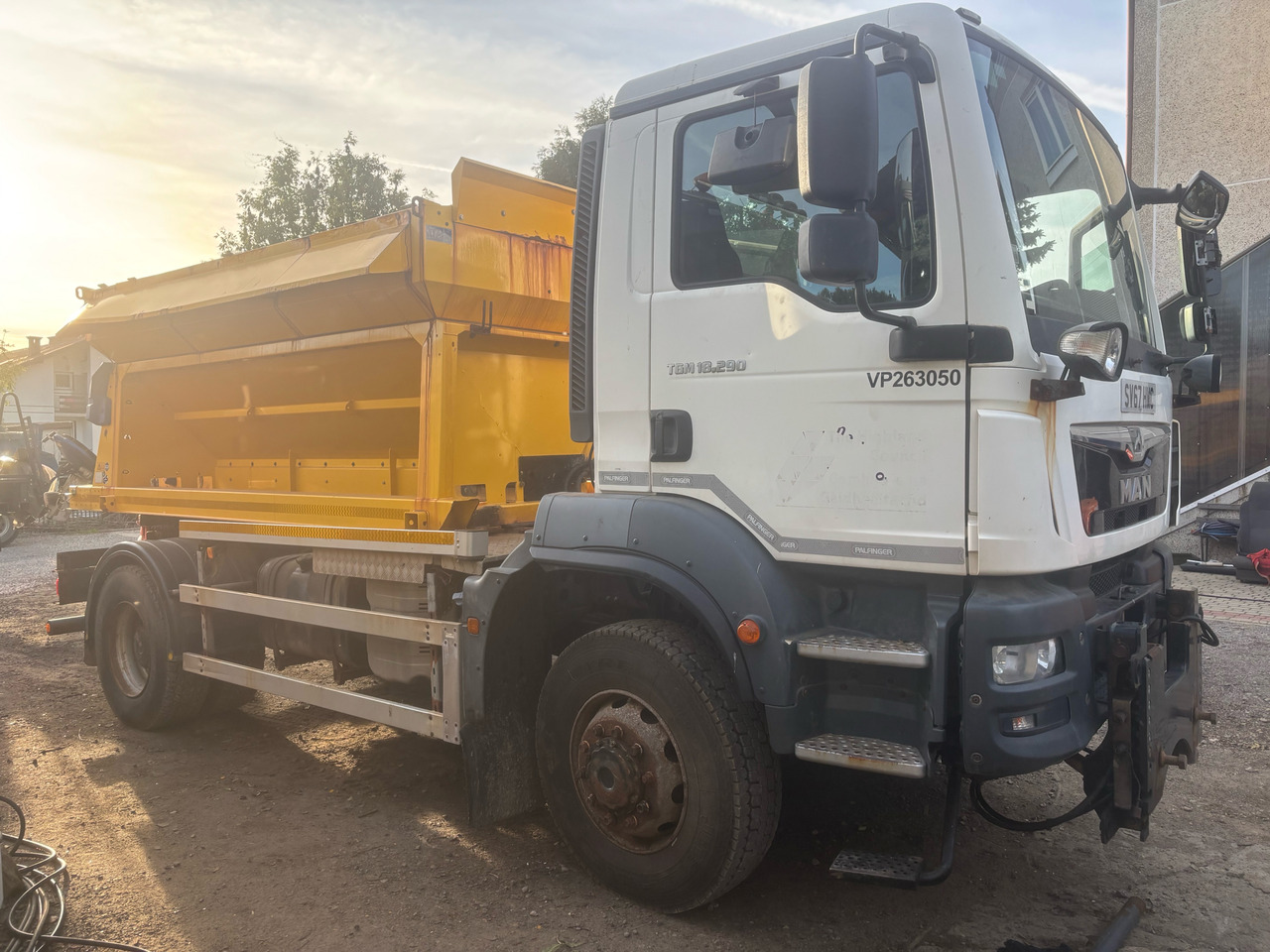 MAN TGM 18.290 4x4BB SPREADER/GRITTER/Plough - Снегорин: снимка 2 MAN TGM 18.290 4x4BB SPREADER/GRITTER/Plough - Снегорин: снимка 2