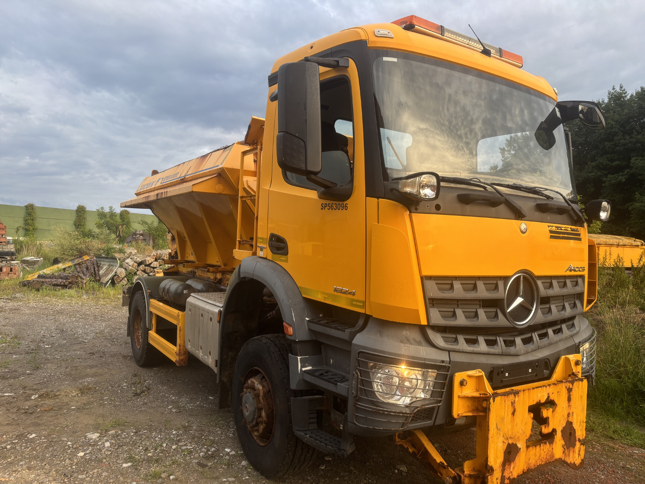 Mercedes AROCS 1824 4X4 GRITTER/SPREADER/PLOUGH - Снегорин: снимка 3 Mercedes AROCS 1824 4X4 GRITTER/SPREADER/PLOUGH - Снегорин: снимка 3