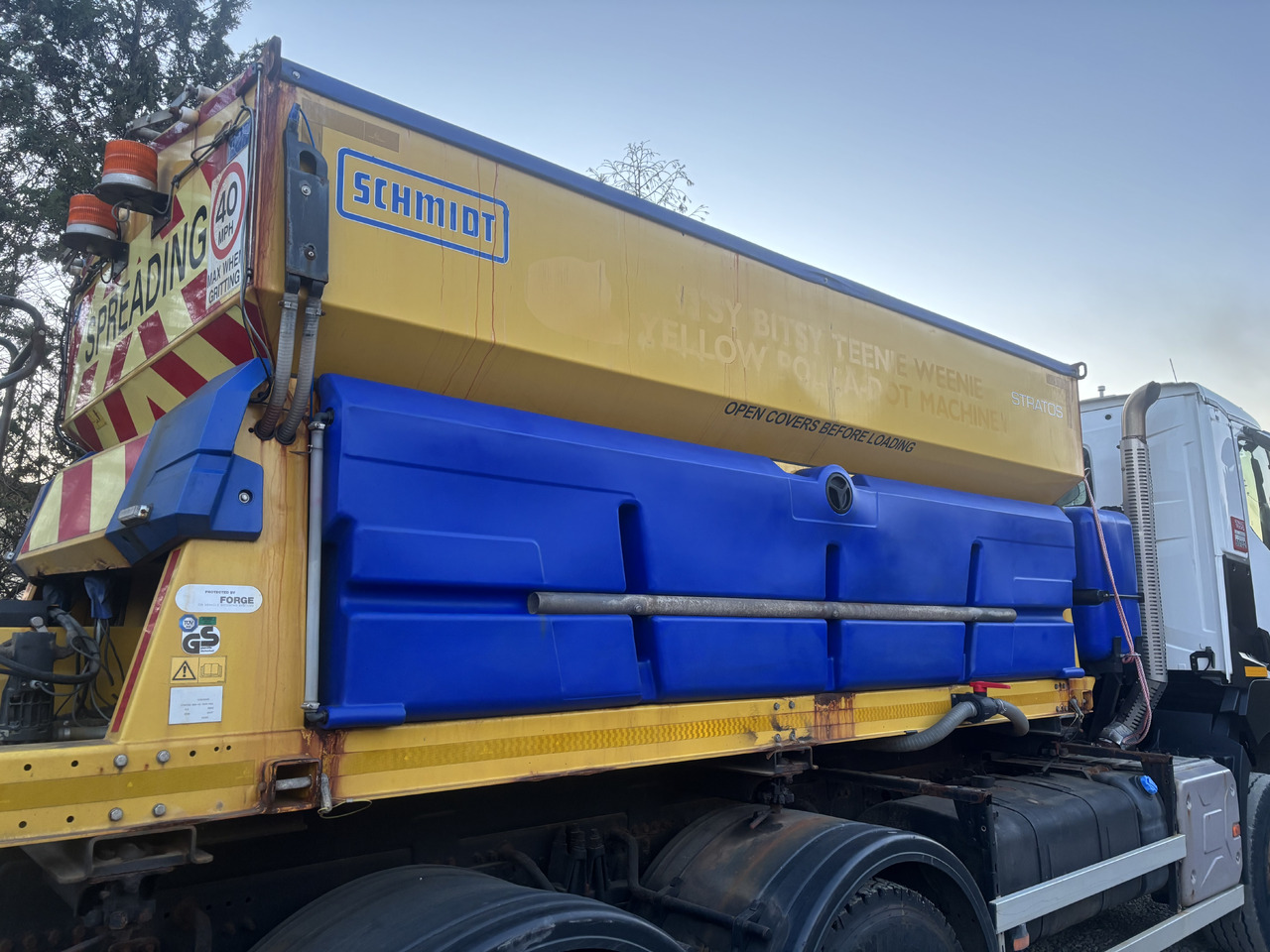 RENAULT K380 6x6 K380 6x6 SCHMIDT STRATOS III GRITTER/SPREADER PLOUGH - Снегорин: снимка 2 RENAULT K380 6x6 K380 6x6 SCHMIDT STRATOS III GRITTER/SPREADER PLOUGH - Снегорин: снимка 2