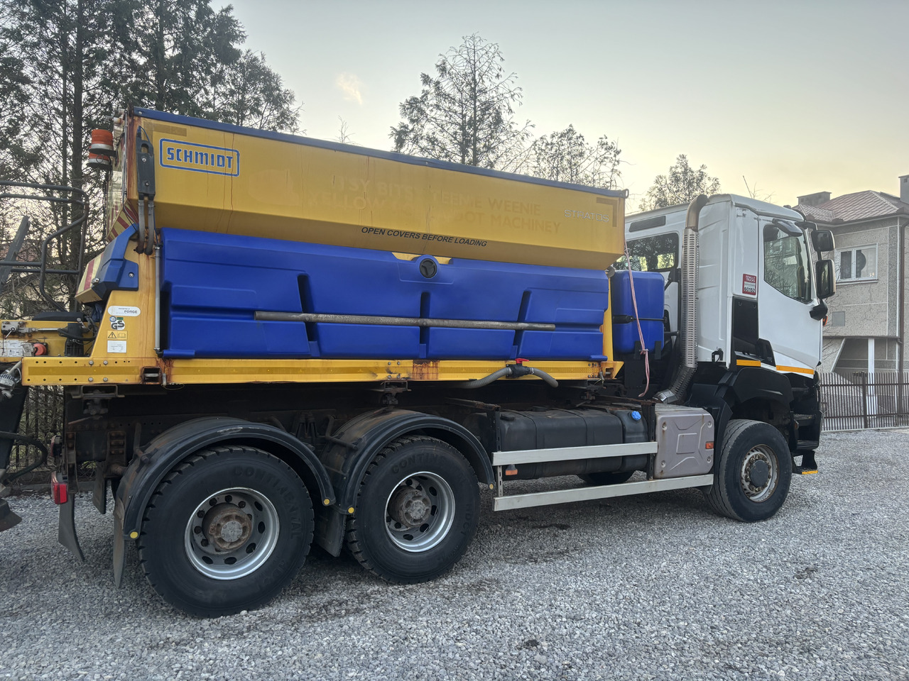 RENAULT K380 6x6 K380 6x6 SCHMIDT STRATOS III GRITTER/SPREADER PLOUGH - Снегорин: снимка 3 RENAULT K380 6x6 K380 6x6 SCHMIDT STRATOS III GRITTER/SPREADER PLOUGH - Снегорин: снимка 3