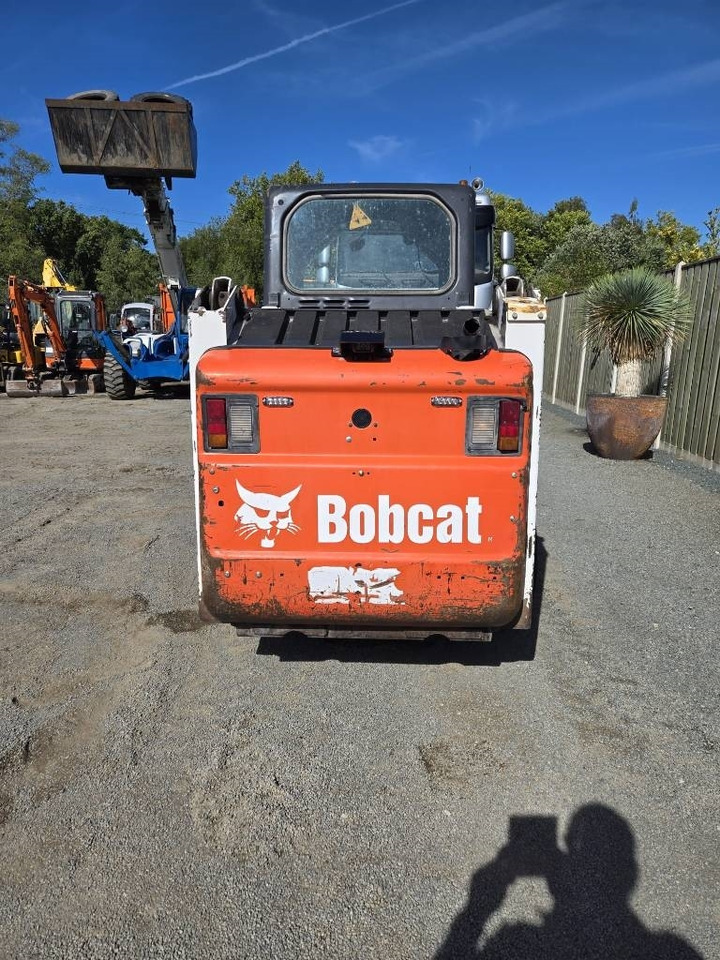 Bobcat S 130 - Мини челен товарач: снимка 3 Bobcat S 130 - Мини челен товарач: снимка 3