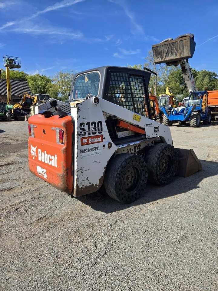 Bobcat S 130 - Мини челен товарач: снимка 4 Bobcat S 130 - Мини челен товарач: снимка 4