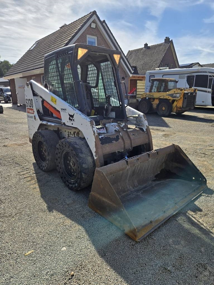 Bobcat S 130 - Мини челен товарач: снимка 5 Bobcat S 130 - Мини челен товарач: снимка 5