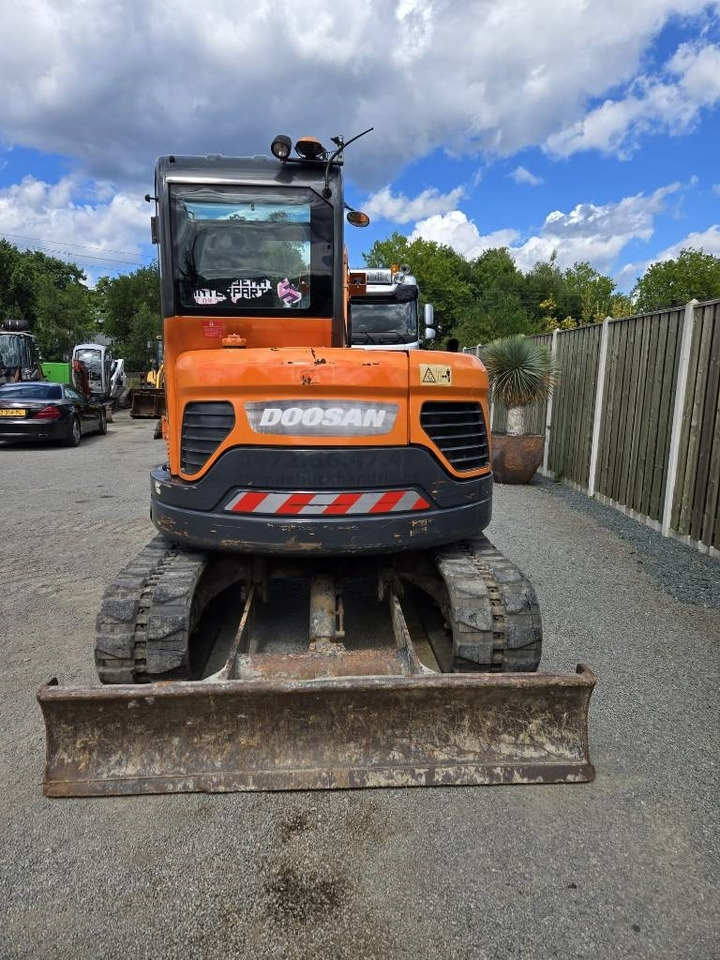 Doosan DX 62 R - Мини багер: снимка 3 Doosan DX 62 R - Мини багер: снимка 3