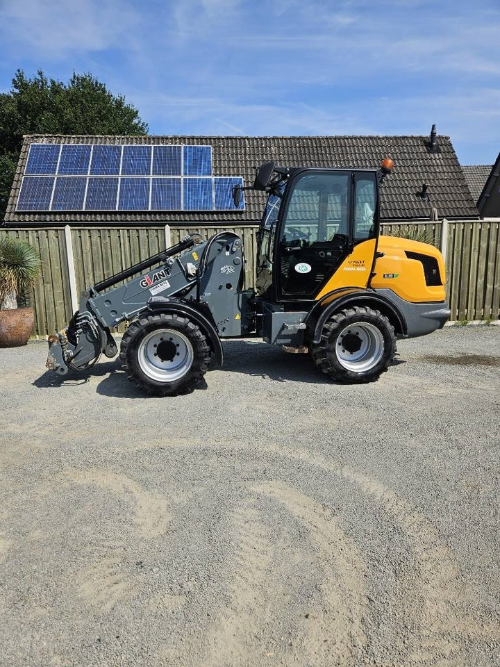 Телескопичен колесен товарач GiANT V 761 T: снимка 1