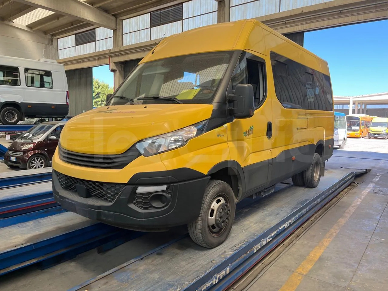Iveco Daily - Училищен автобус: снимка 4 Iveco Daily - Училищен автобус: снимка 4