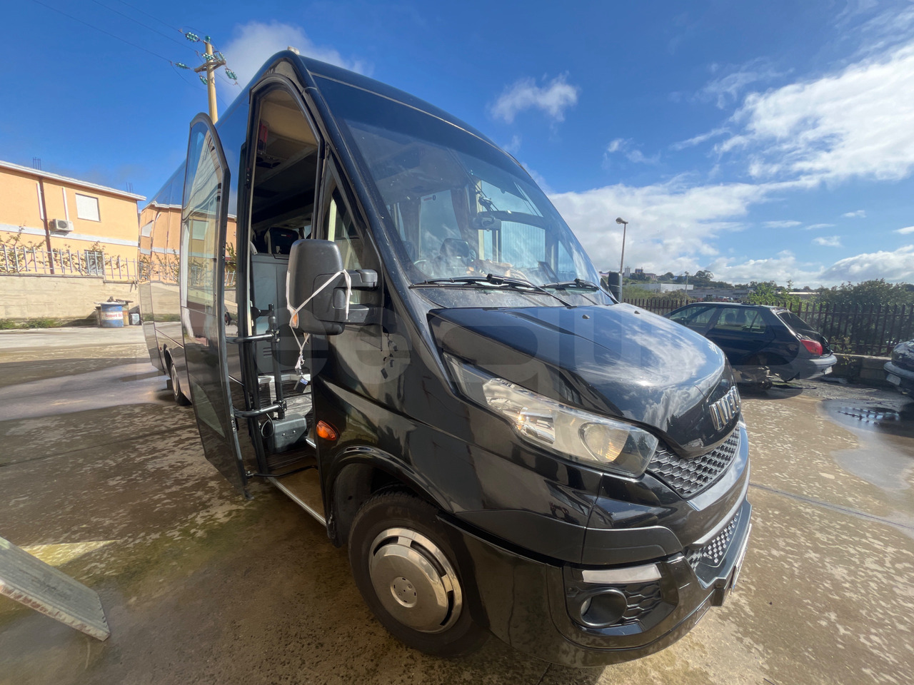 Iveco Daily - Туристически автобус: снимка 1 Iveco Daily - Туристически автобус: снимка 1