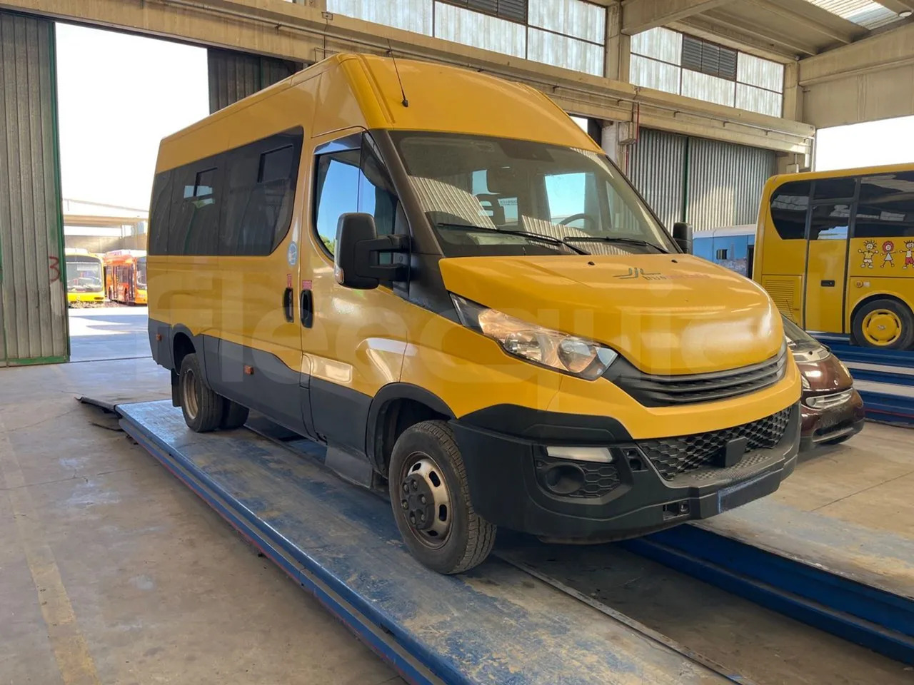 Iveco Daily - Училищен автобус: снимка 1 Iveco Daily - Училищен автобус: снимка 1