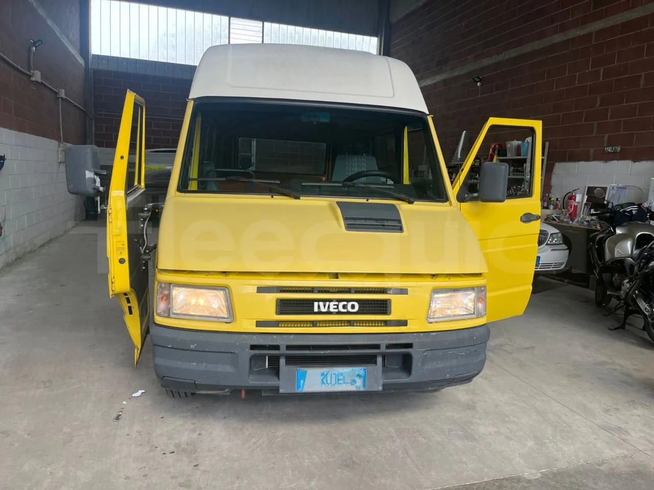 Iveco Daily - Училищен автобус: снимка 2 Iveco Daily - Училищен автобус: снимка 2