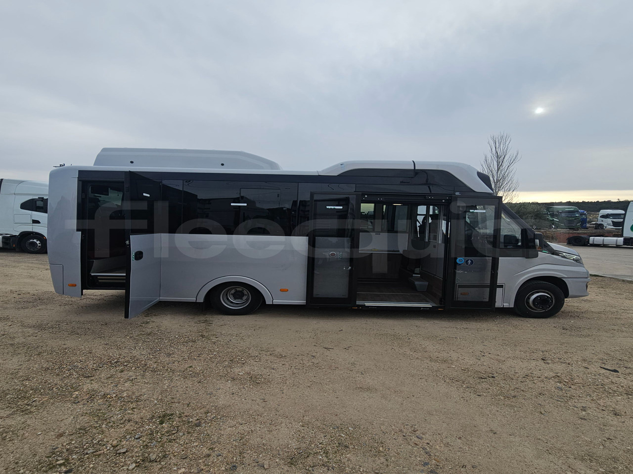 Междуградски автобус Iveco Indcar: снимка 11