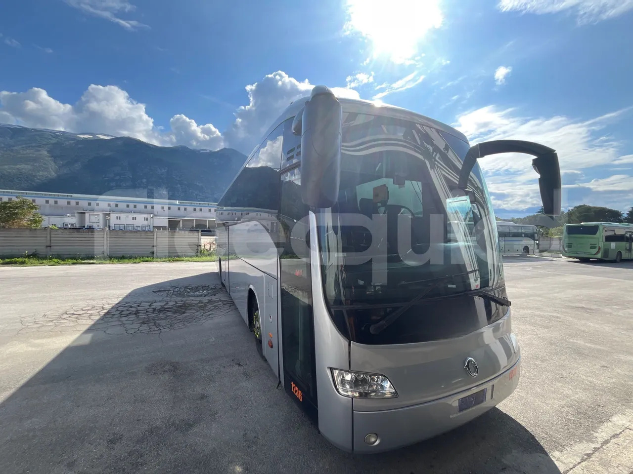 Iveco Irisbus Italia - Туристически автобус: снимка 1 Iveco Irisbus Italia - Туристически автобус: снимка 1