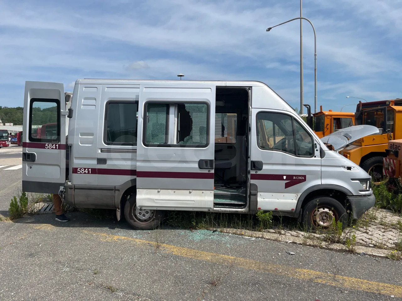 N. 2 Iveco Daily - Микробус, Пътнически бус: снимка 2 N. 2 Iveco Daily - Микробус, Пътнически бус: снимка 2