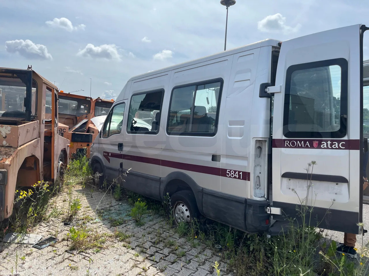 N. 2 Iveco Daily - Микробус, Пътнически бус: снимка 3 N. 2 Iveco Daily - Микробус, Пътнически бус: снимка 3