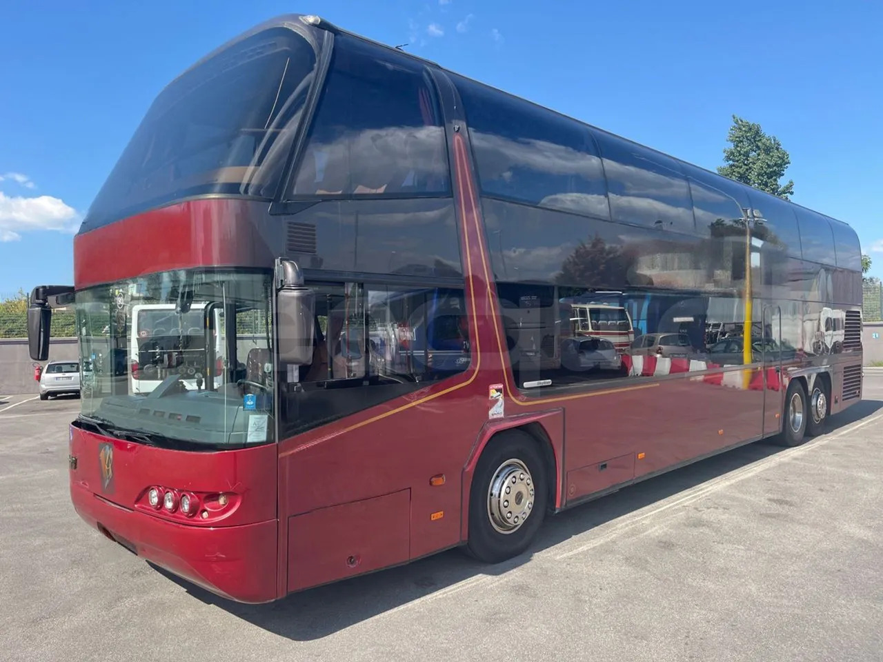 Neoplan 1122/3 - Туристически автобус: снимка 4 Neoplan 1122/3 - Туристически автобус: снимка 4