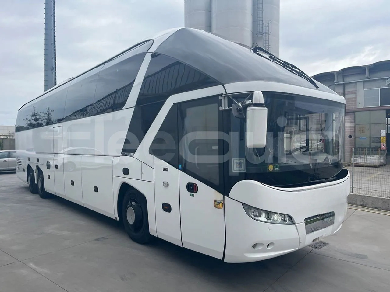 Neoplan Starliner - Туристически автобус: снимка 1 Neoplan Starliner - Туристически автобус: снимка 1