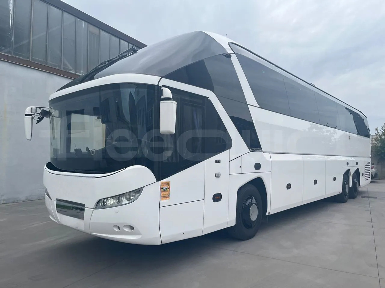 Neoplan Starliner - Туристически автобус: снимка 4 Neoplan Starliner - Туристически автобус: снимка 4