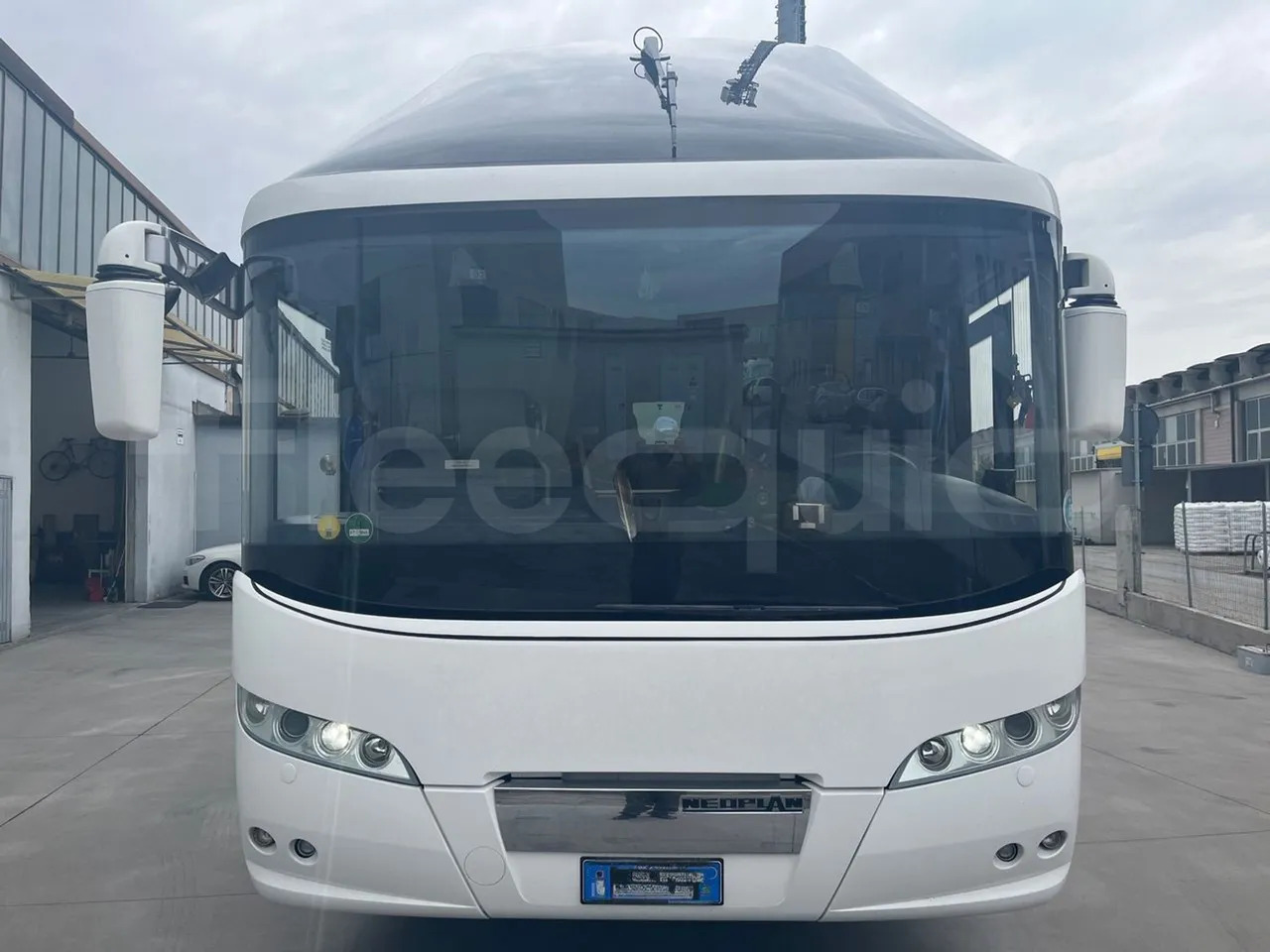 Neoplan Starliner - Туристически автобус: снимка 2 Neoplan Starliner - Туристически автобус: снимка 2
