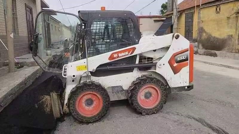BOBCAT S 510 - Мини челен товарач: снимка 1 BOBCAT S 510 - Мини челен товарач: снимка 1