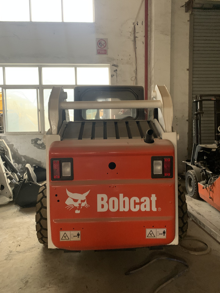 BOBCAT S185 - Мини челен товарач: снимка 4 BOBCAT S185 - Мини челен товарач: снимка 4