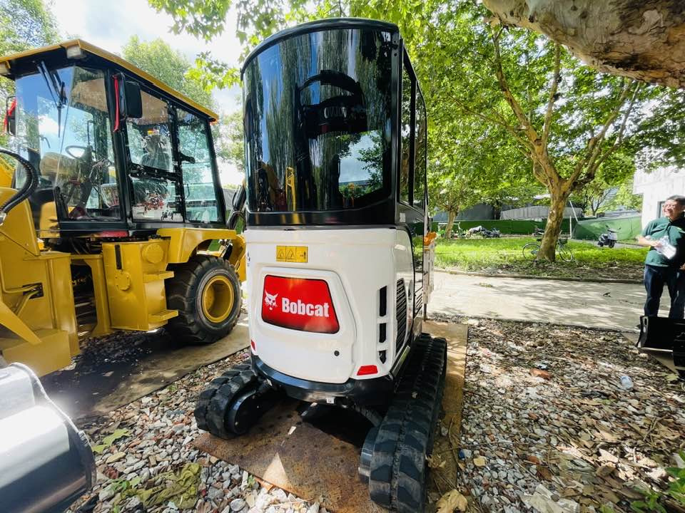 Bobcat 320 - Мини багер: снимка 3 Bobcat 320 - Мини багер: снимка 3