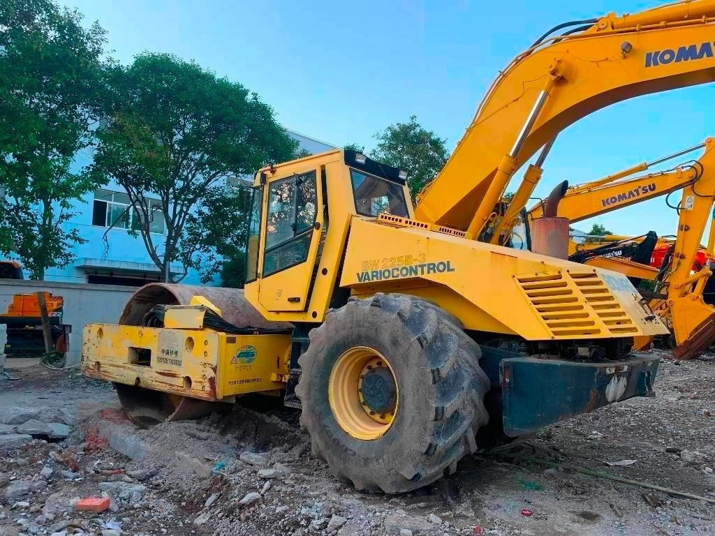 Bomag BW 225 D-3 - Пътен валяк: снимка 1 Bomag BW 225 D-3 - Пътен валяк: снимка 1