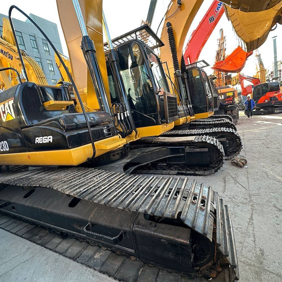 CAT 323 D L - Верижен багер: снимка 5 CAT 323 D L - Верижен багер: снимка 5