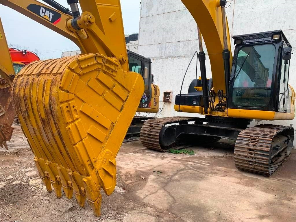 CAT 323 D L - Верижен багер: снимка 1 CAT 323 D L - Верижен багер: снимка 1