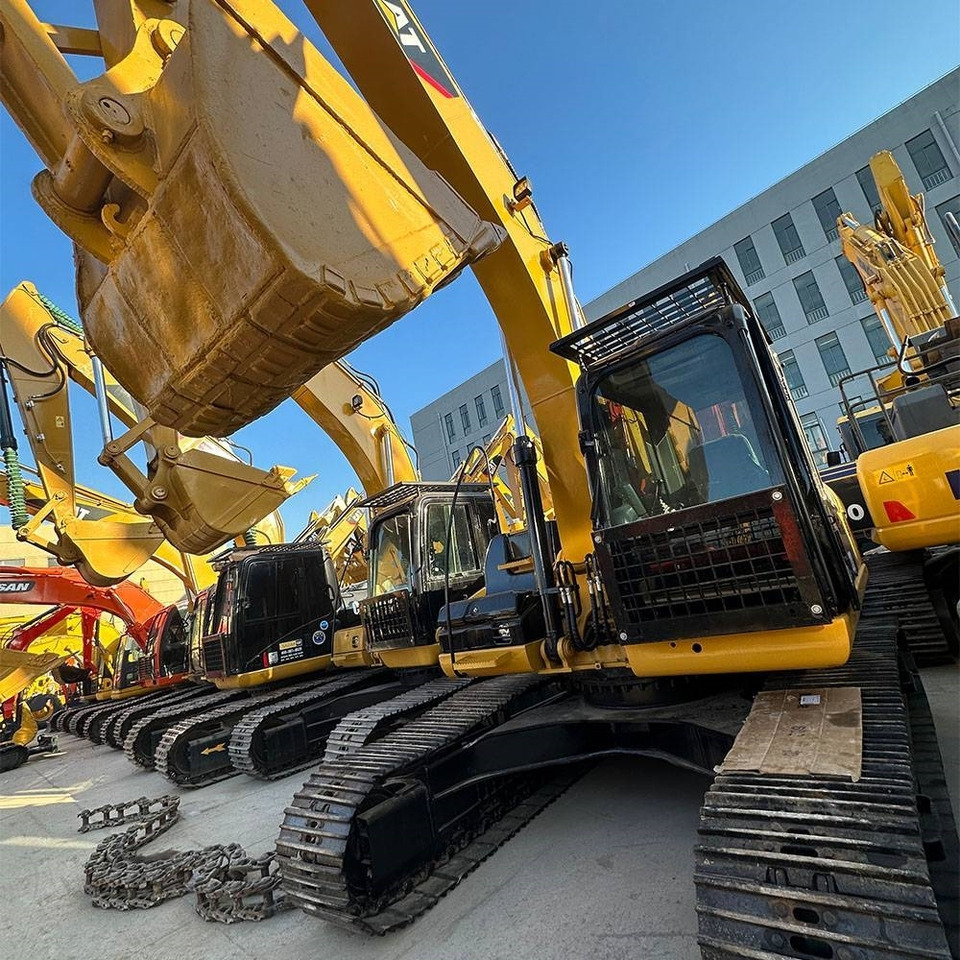CAT 323 D L - Верижен багер: снимка 3 CAT 323 D L - Верижен багер: снимка 3