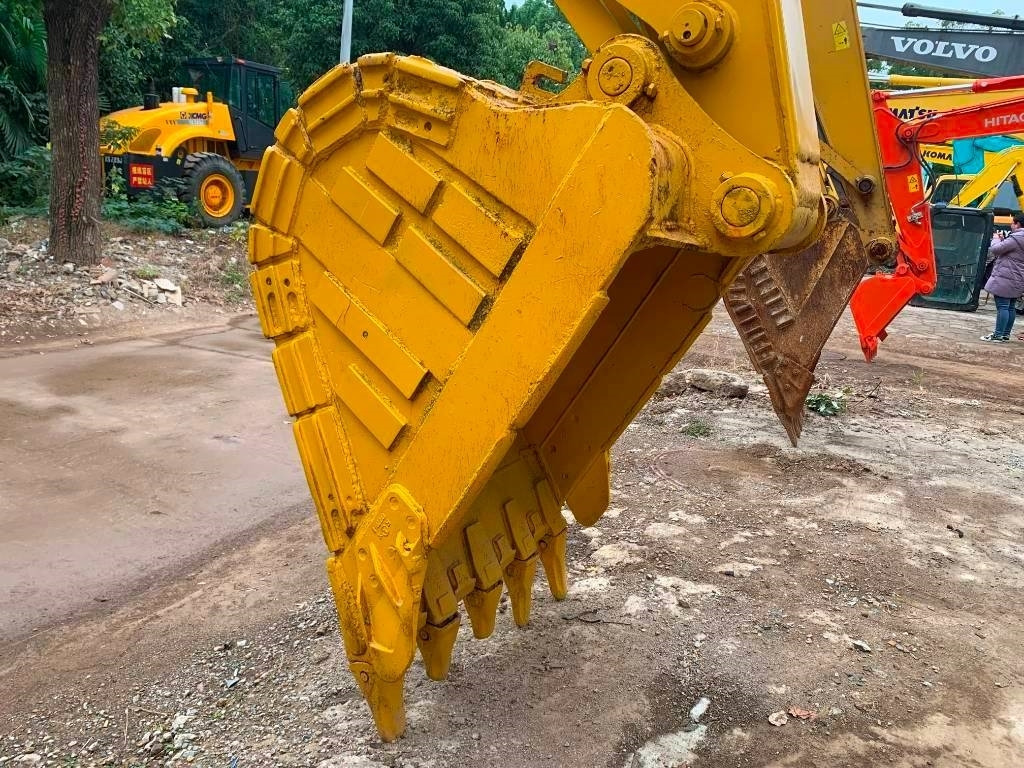 CAT 323 D L - Верижен багер: снимка 2 CAT 323 D L - Верижен багер: снимка 2