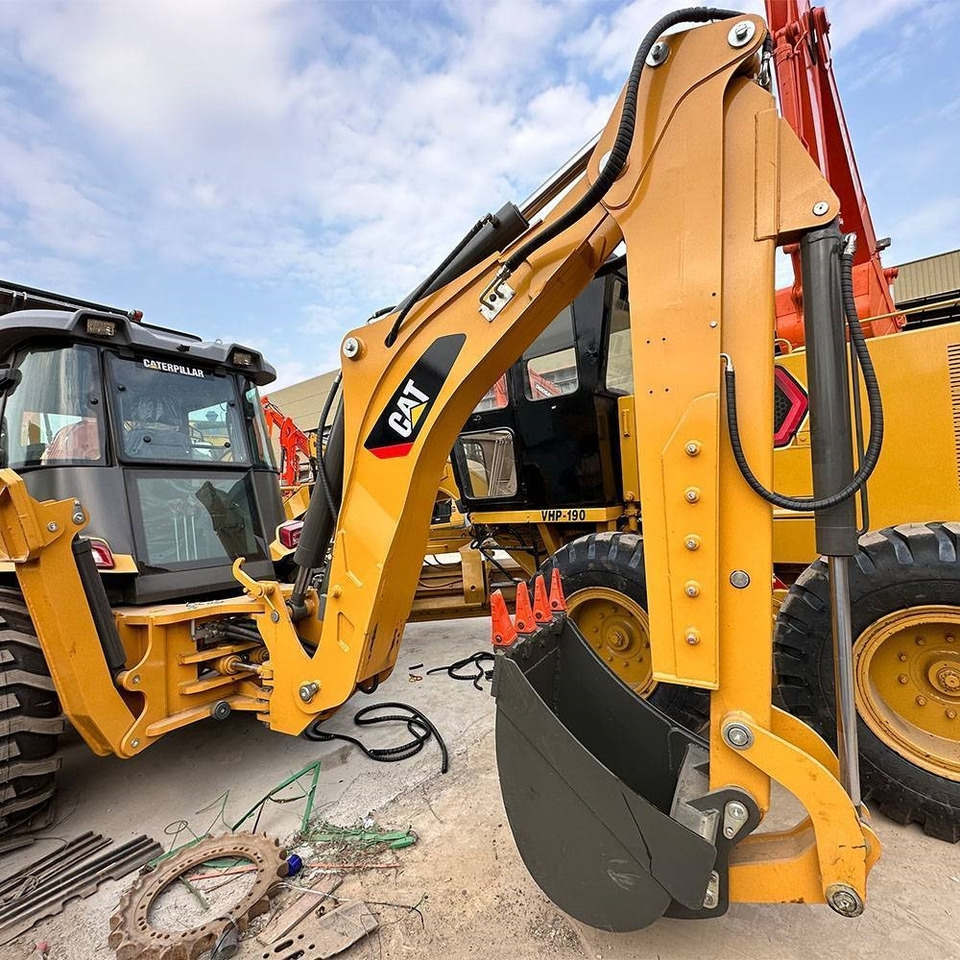 CAT 420 F - Багер-товарач: снимка 2 CAT 420 F - Багер-товарач: снимка 2