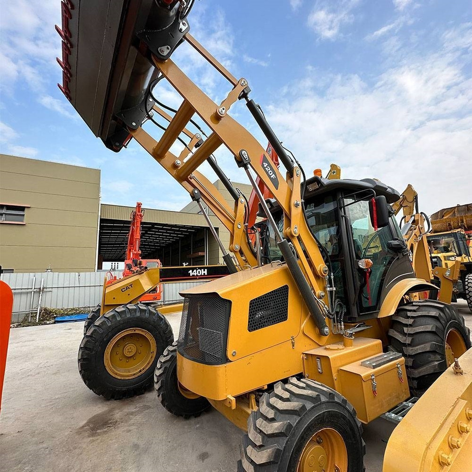 CAT 420 F - Багер-товарач: снимка 1 CAT 420 F - Багер-товарач: снимка 1