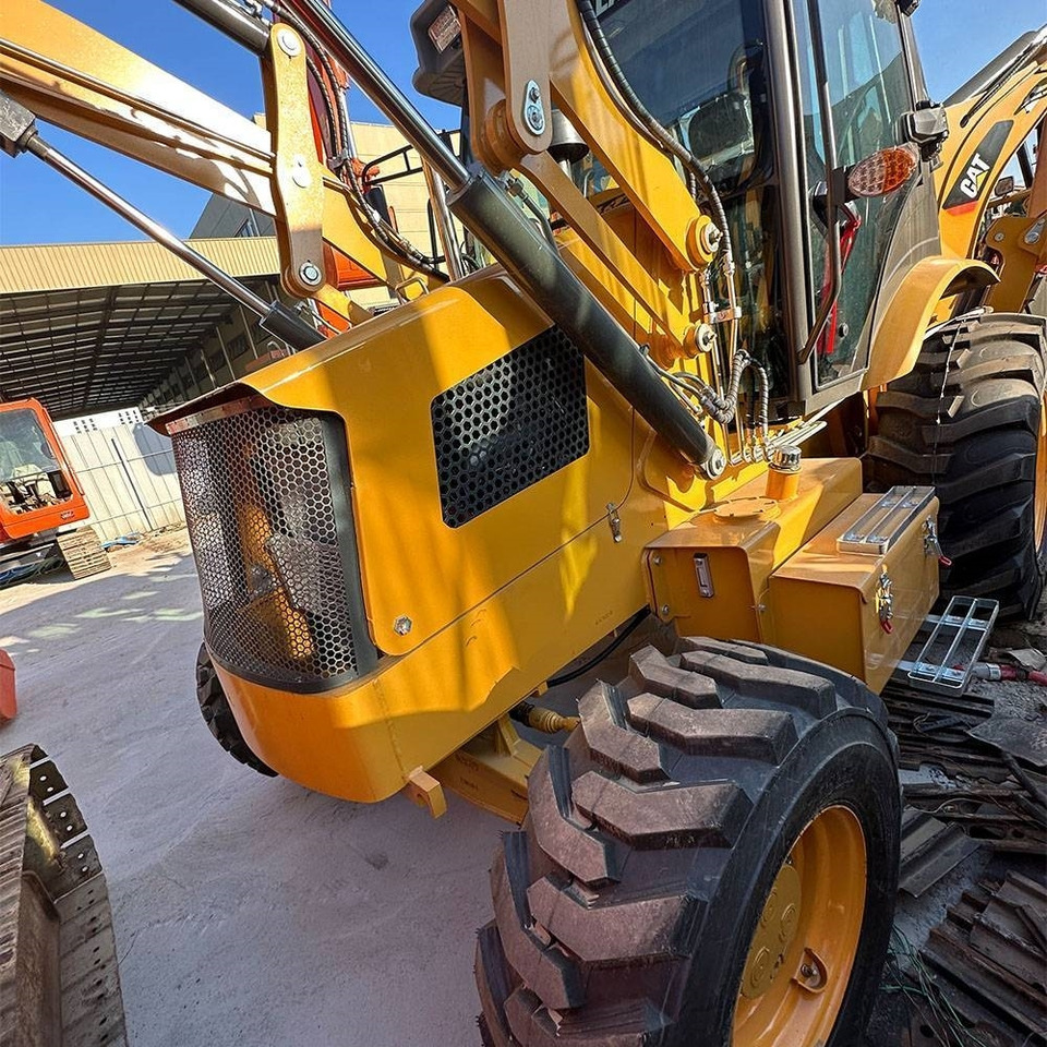 CAT 420 F - Багер-товарач: снимка 4 CAT 420 F - Багер-товарач: снимка 4