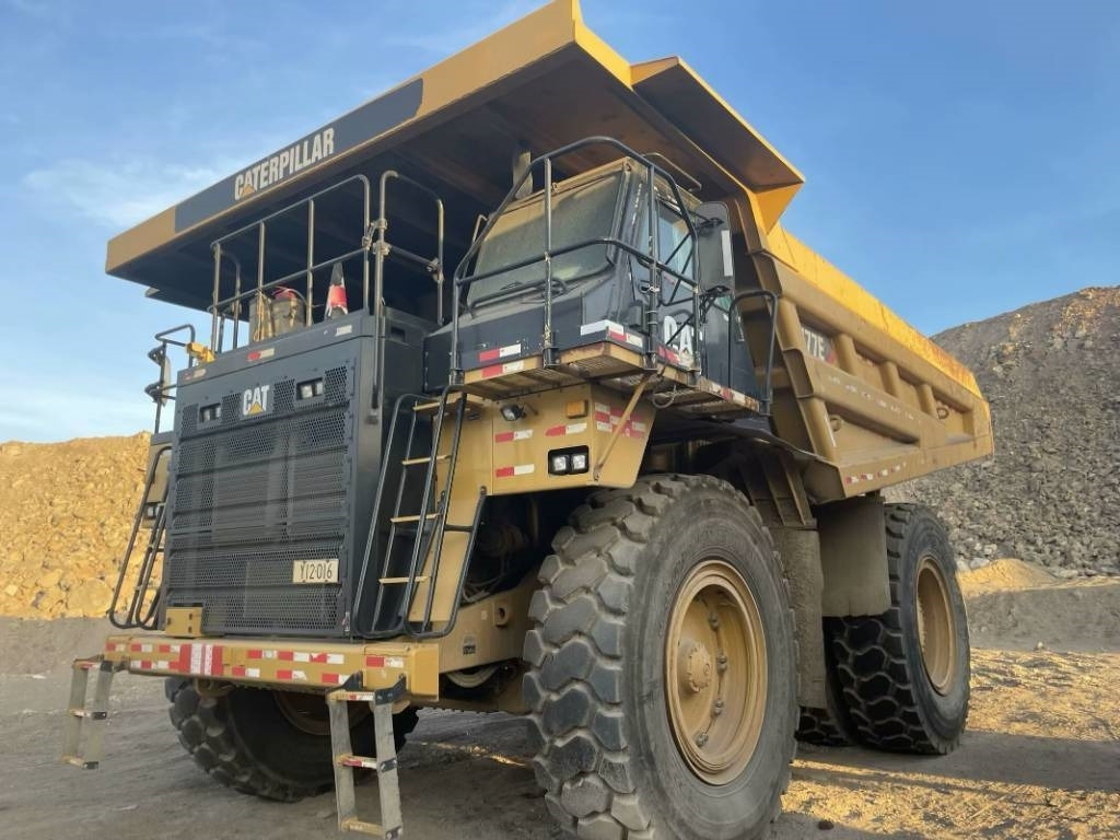 CAT 777e - Кариерен самосвал: снимка 1 CAT 777e - Кариерен самосвал: снимка 1