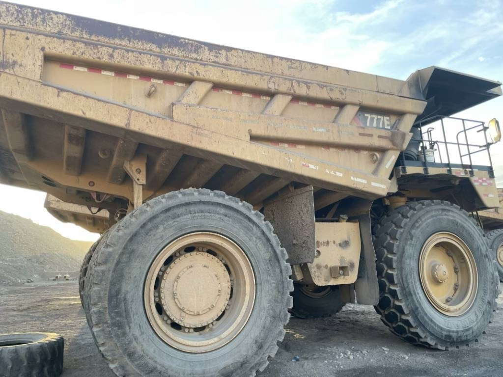 CAT 777e - Кариерен самосвал: снимка 3 CAT 777e - Кариерен самосвал: снимка 3