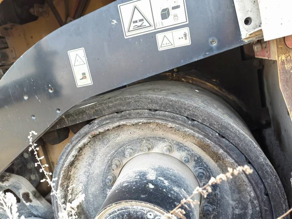 CAT AP655F - Асфалтополагач: снимка 3 CAT AP655F - Асфалтополагач: снимка 3
