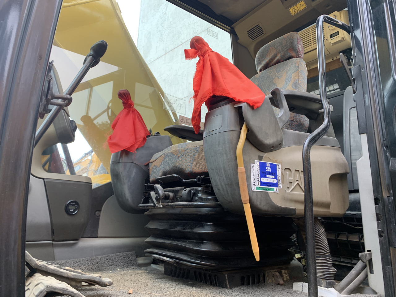 CATERPILLAR 323D2L - Багер: снимка 4 CATERPILLAR 323D2L - Багер: снимка 4
