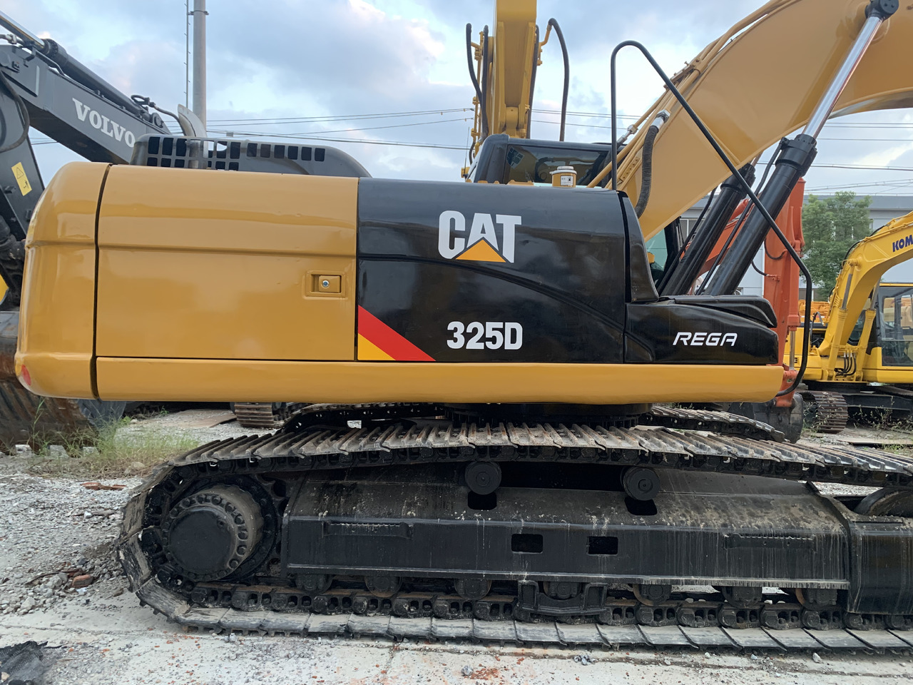 CATERPILLAR 325D - Верижен багер: снимка 1 CATERPILLAR 325D - Верижен багер: снимка 1