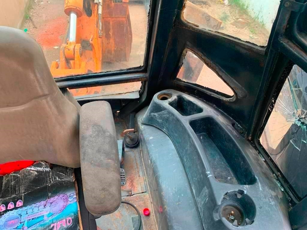 Case 580 M  - Багер-товарач: снимка 5 Case 580 M  - Багер-товарач: снимка 5