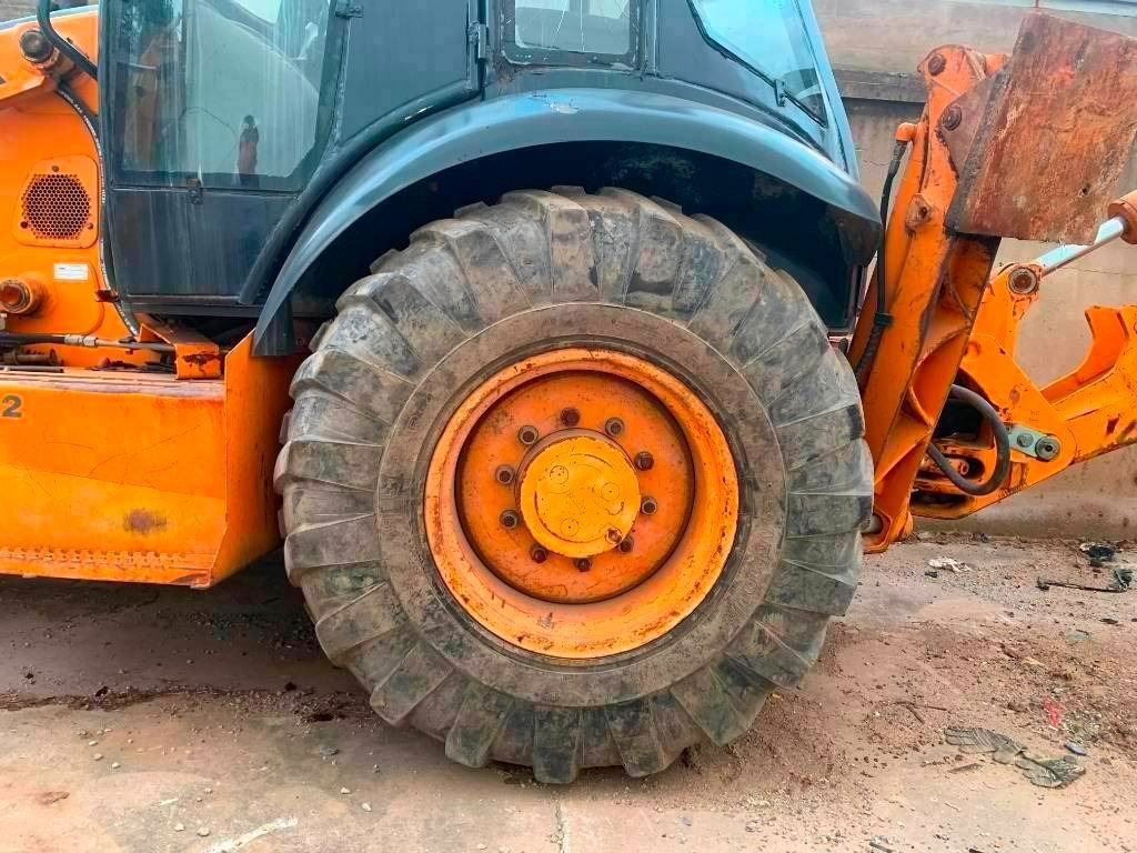 Case 580 M  - Багер-товарач: снимка 2 Case 580 M  - Багер-товарач: снимка 2