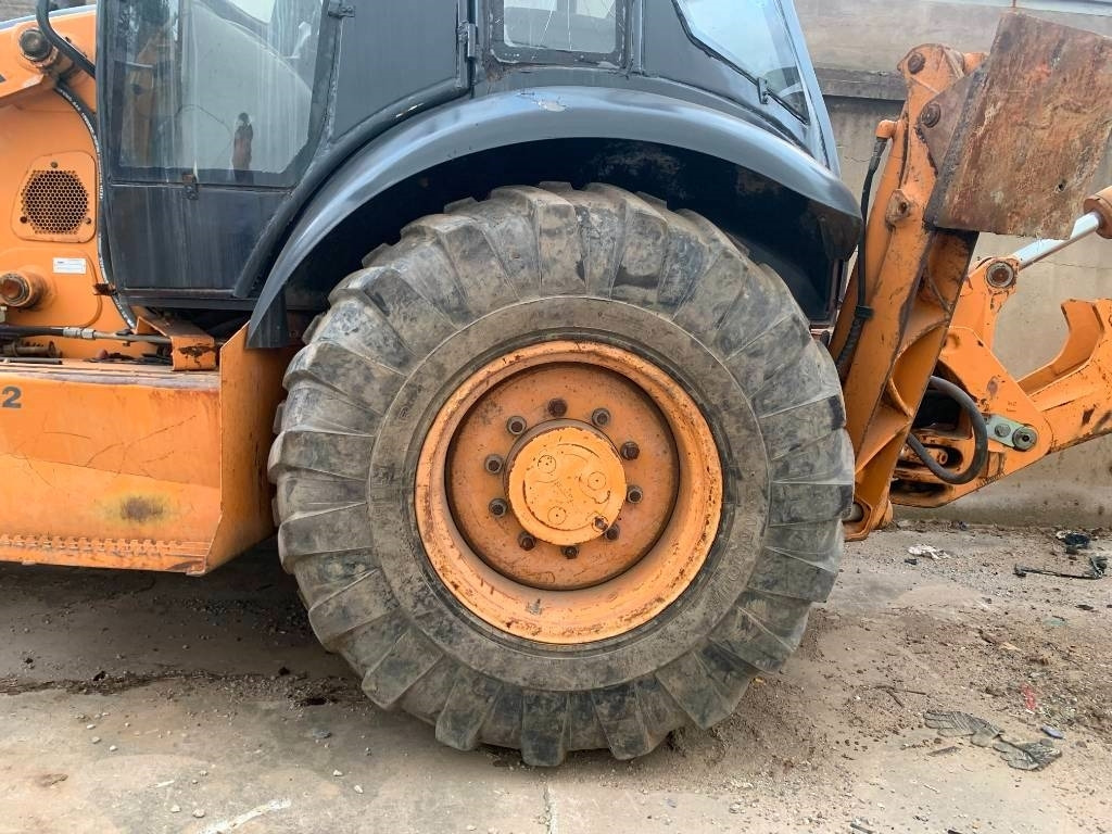 Case 580 M - Багер-товарач: снимка 2 Case 580 M - Багер-товарач: снимка 2