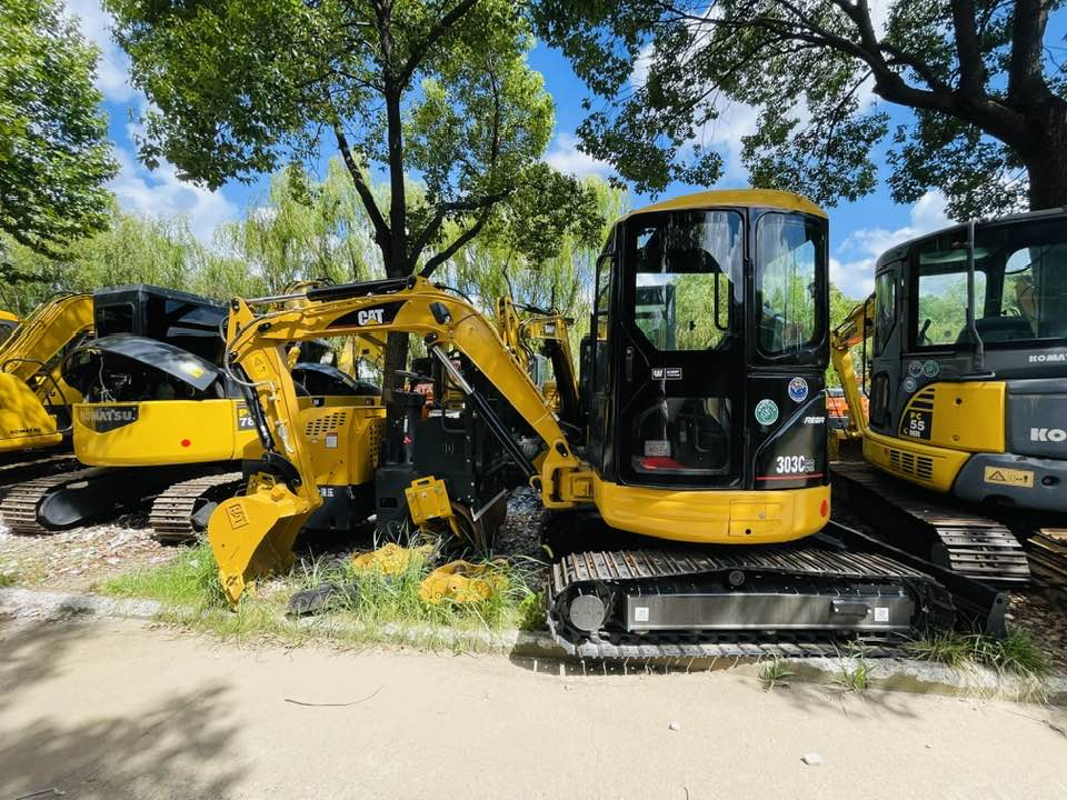 Caterpillar 303C CR - Мини багер: снимка 1 Caterpillar 303C CR - Мини багер: снимка 1