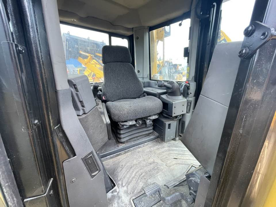 Caterpillar D8T - Булдозер: снимка 2 Caterpillar D8T - Булдозер: снимка 2
