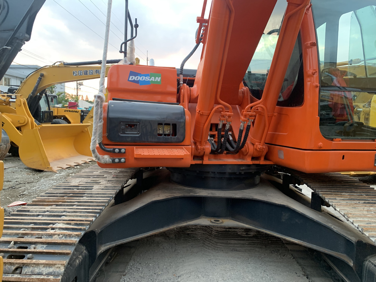 DOOSAN DX225LC - Колесен багер: снимка 4 DOOSAN DX225LC - Колесен багер: снимка 4