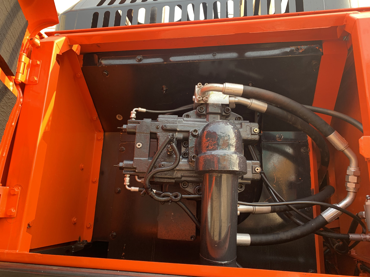 DOOSAN DX340LC - Колесен багер: снимка 4 DOOSAN DX340LC - Колесен багер: снимка 4