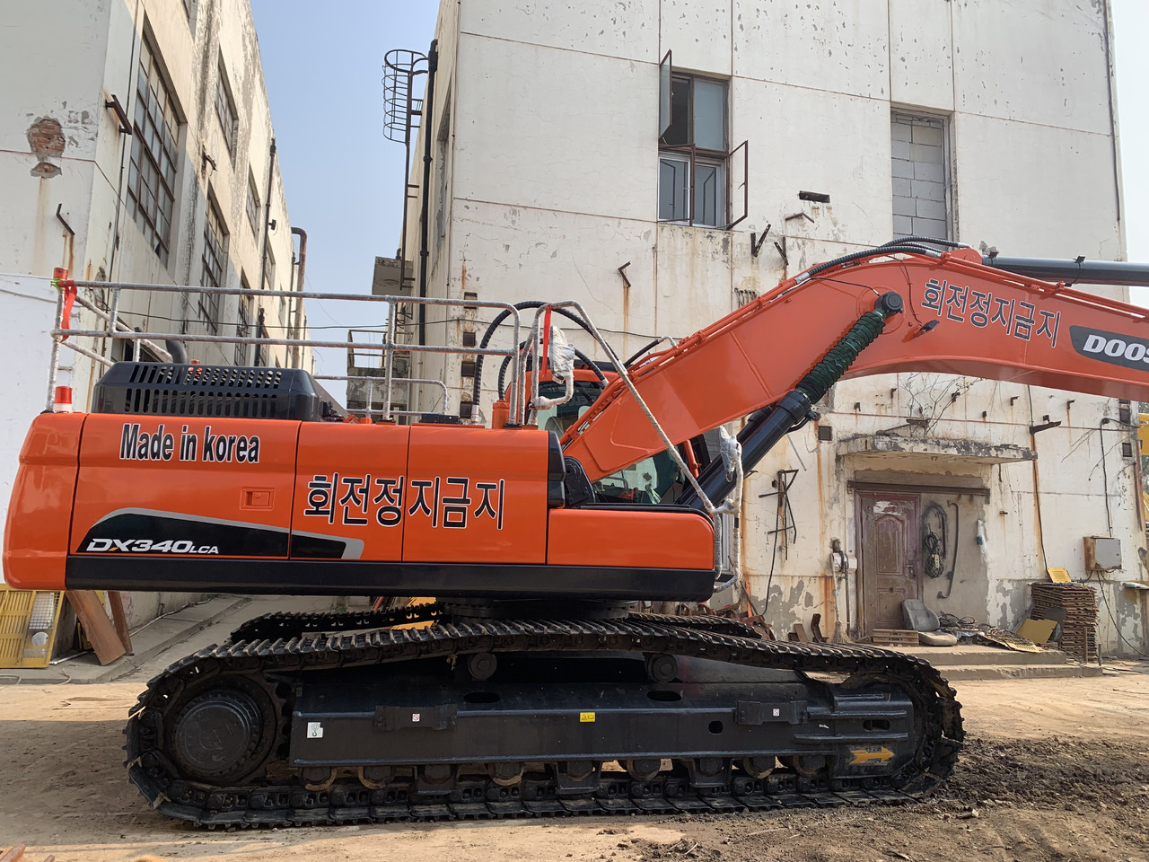 DOOSAN DX340LC - Колесен багер: снимка 1 DOOSAN DX340LC - Колесен багер: снимка 1