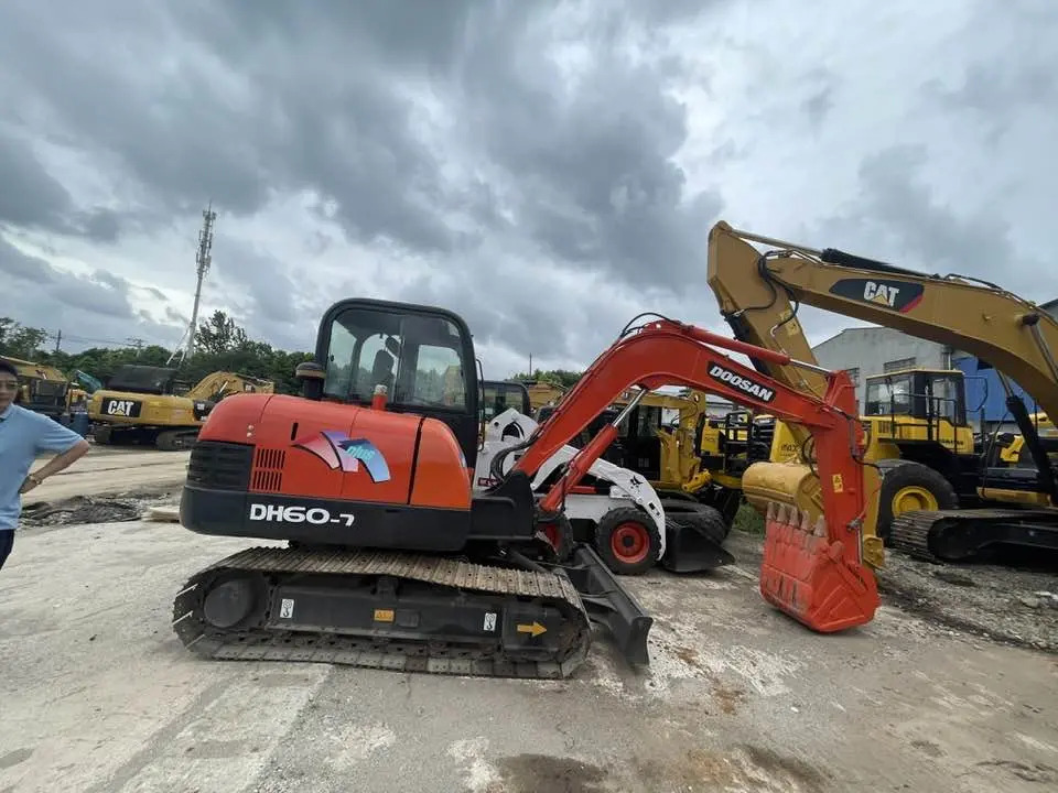Doosan DH60-7 - Мини багер: снимка 1 Doosan DH60-7 - Мини багер: снимка 1