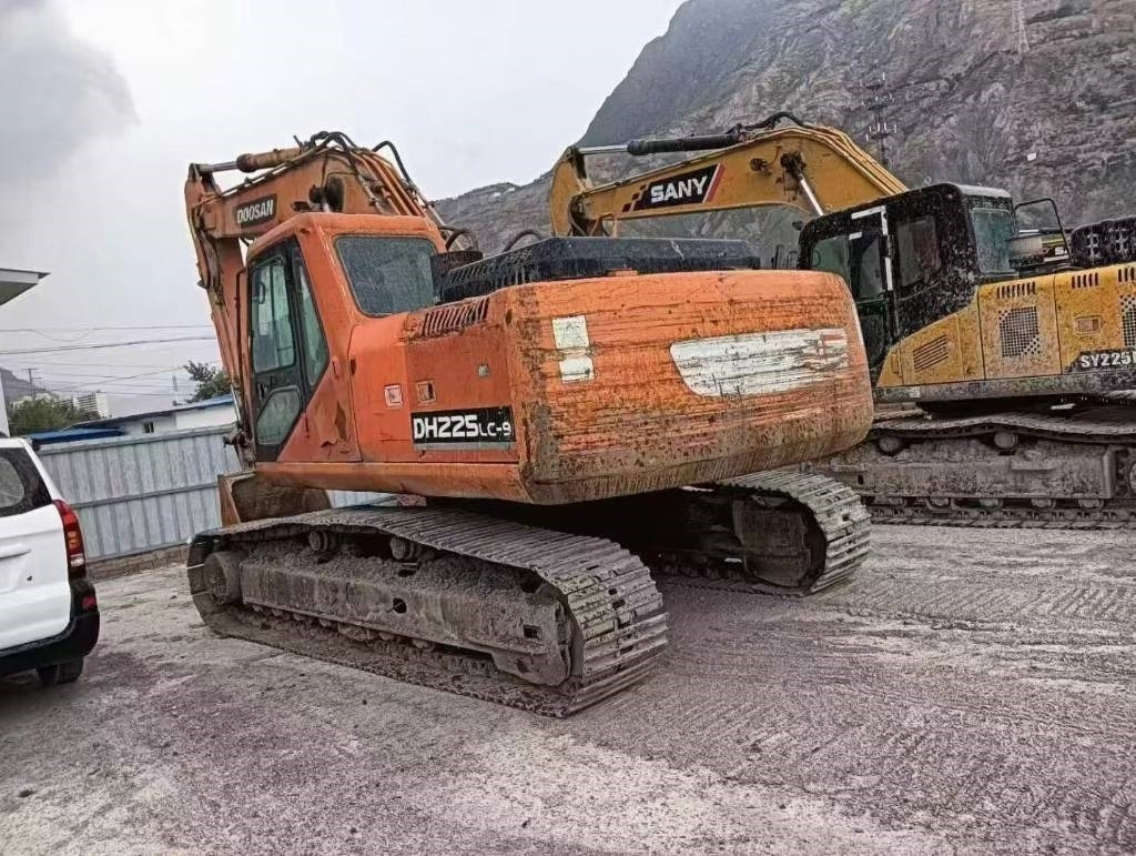 Doosan DX 225 - Верижен багер: снимка 1 Doosan DX 225 - Верижен багер: снимка 1