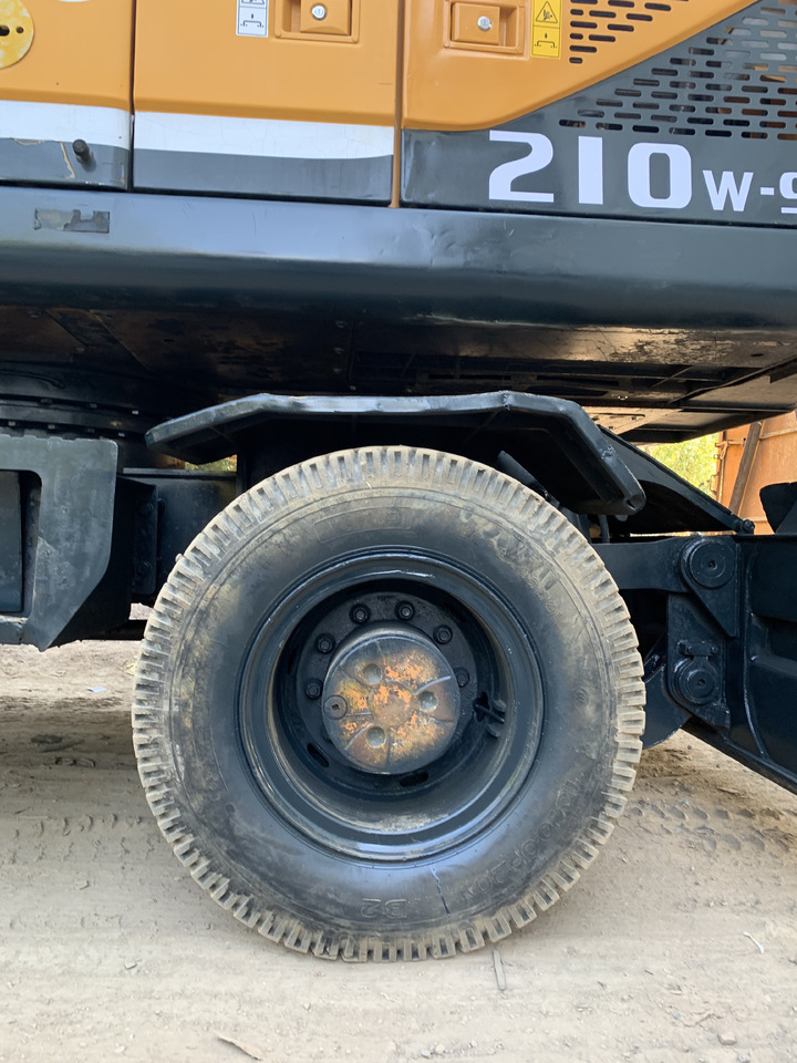 HYUNDAI R210W-9 - Колесен багер: снимка 2 HYUNDAI R210W-9 - Колесен багер: снимка 2